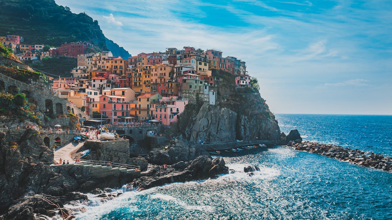 Cinque Terre tengeri túrák – Olasz falvak a sziklafalon
