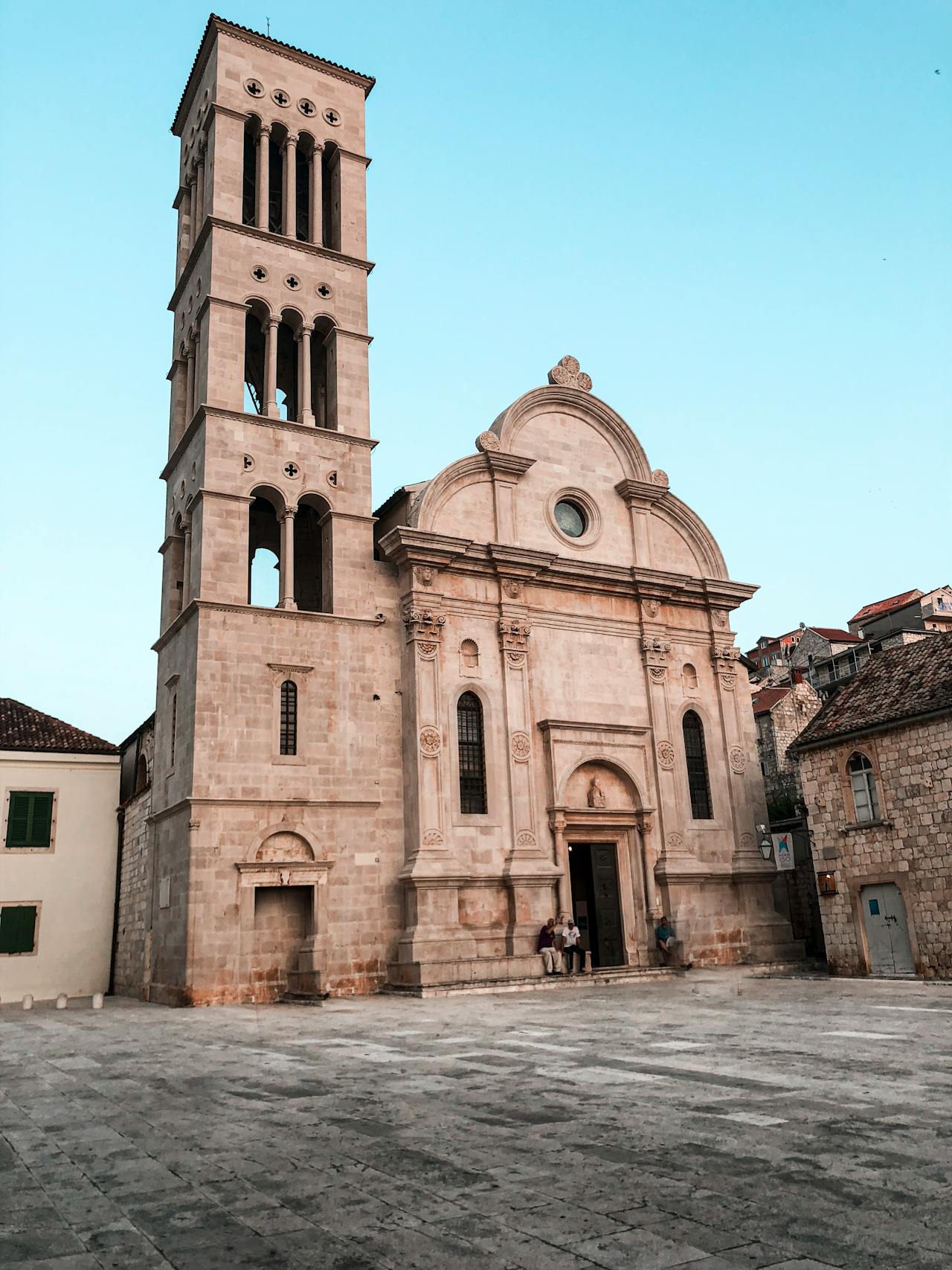 Hvar levendula mezők és tengerpart – Horvát sziget aromái